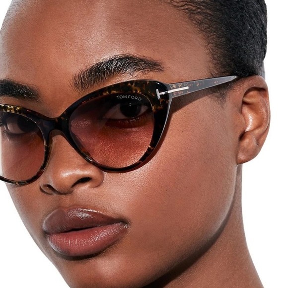 TOM FORD◆Trendy Cat Eye Grey crystal Sunglasses Amazon.com: Tom Ford Cat Eye Sunglasses TF821 Kira 01B Black